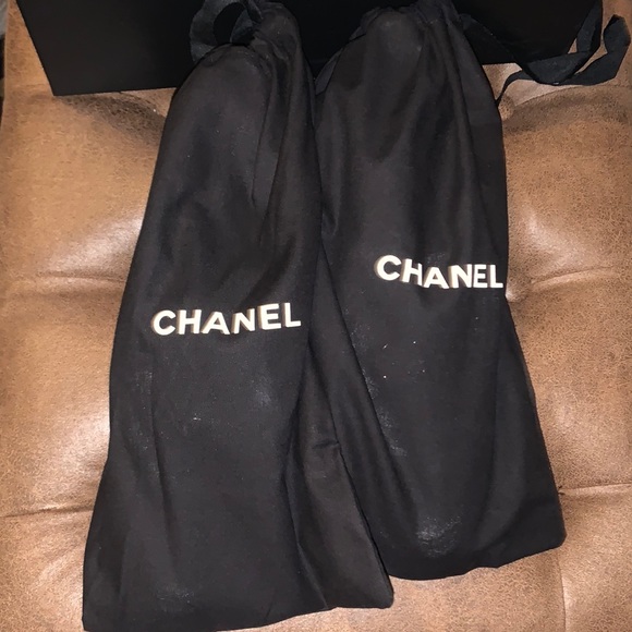 Chanel Loafers 2022 White Silver CC Logo Turn Lock Leather Flats Loafers - Picture 6 of 8